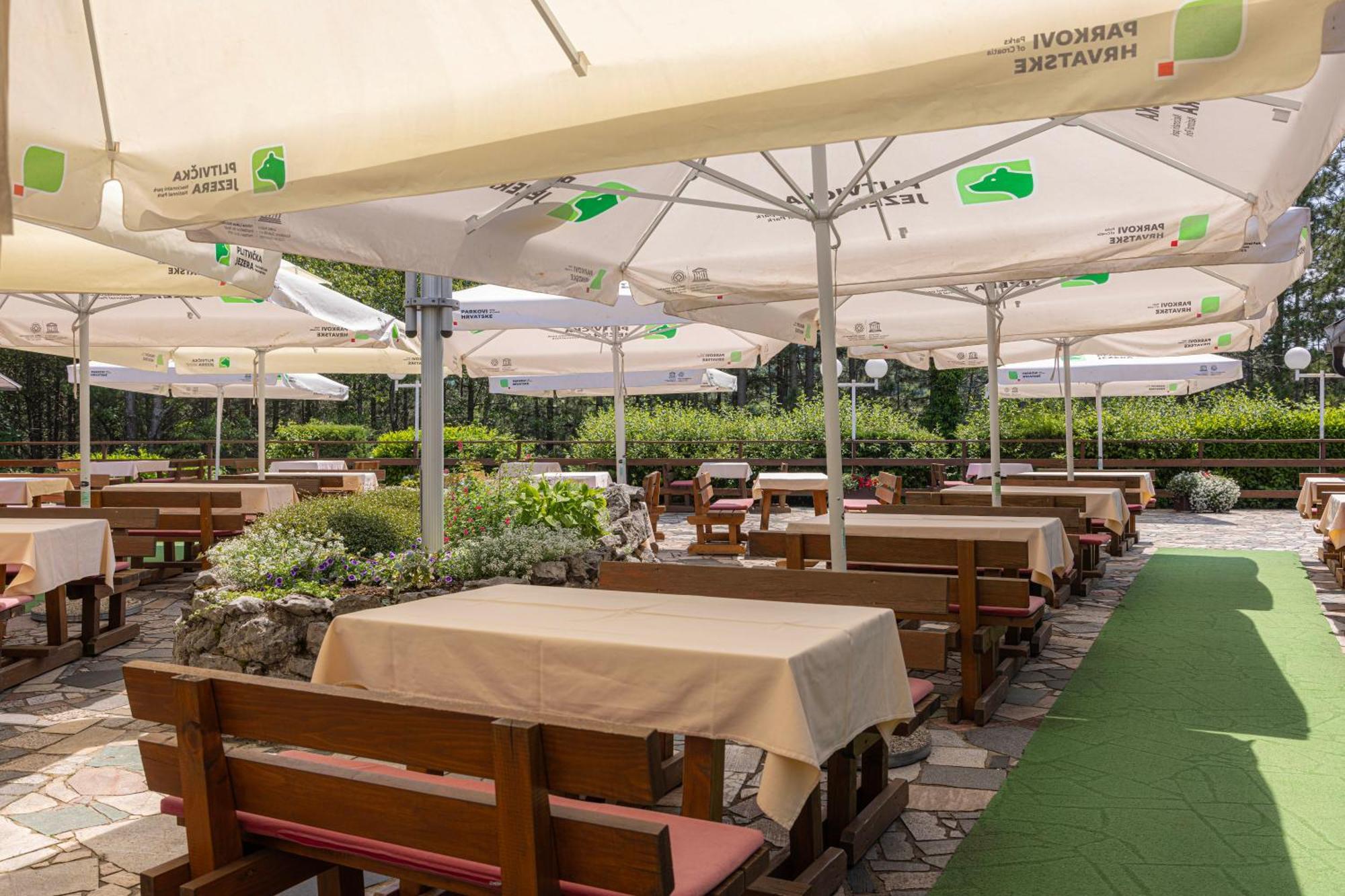 Bungalows Korana - Campsite Korana Seliste Dreznicko Ngoại thất bức ảnh
