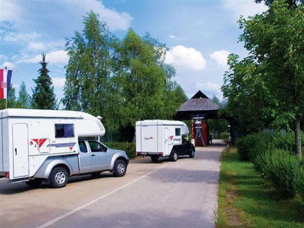 Bungalows Korana - Campsite Korana Seliste Dreznicko Ngoại thất bức ảnh